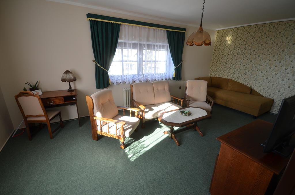 Villa Zerotin Penzion Bed & Breakfast Velke Losiny Bagian luar foto