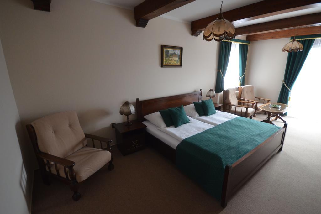 Villa Zerotin Penzion Bed & Breakfast Velke Losiny Bagian luar foto