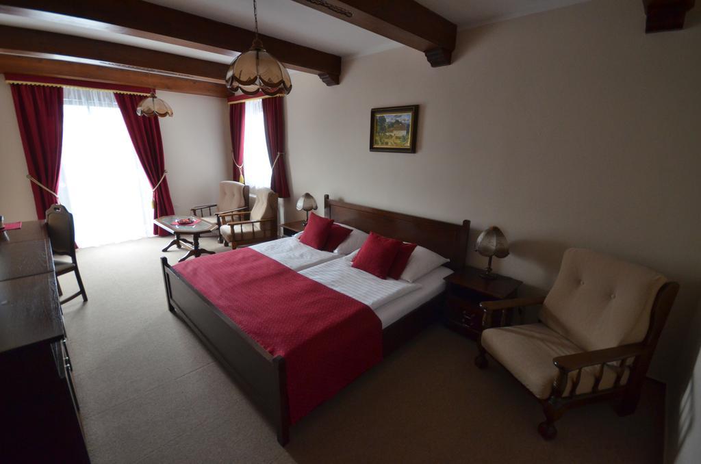 Villa Zerotin Penzion Bed & Breakfast Velke Losiny Bagian luar foto