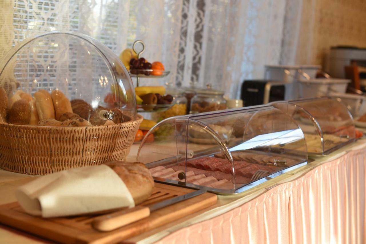 Villa Zerotin Penzion Bed & Breakfast Velke Losiny Bagian luar foto